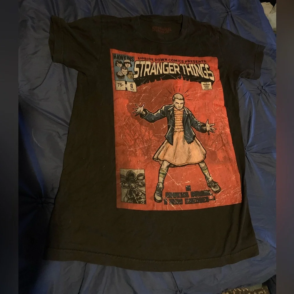 Small Netflix Stranger Things Black and Red Tee EUC comic book graphic - Picture 1 of 4